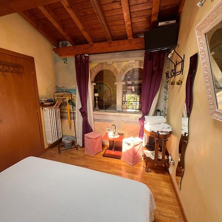 The Queen Tower Bed & Breakfast Desenzano del Garda Luaran gambar