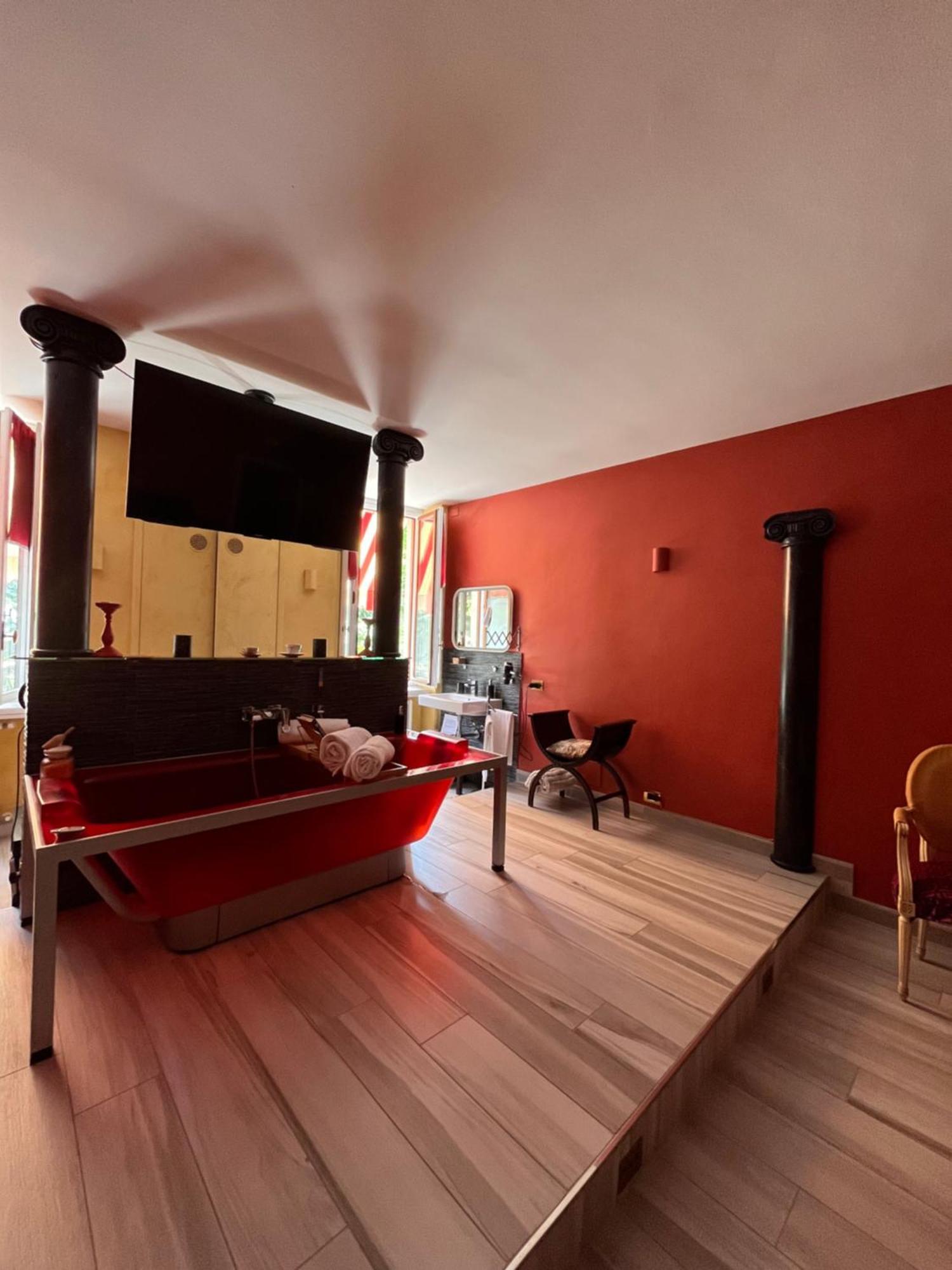 The Queen Tower Bed & Breakfast Desenzano del Garda Luaran gambar