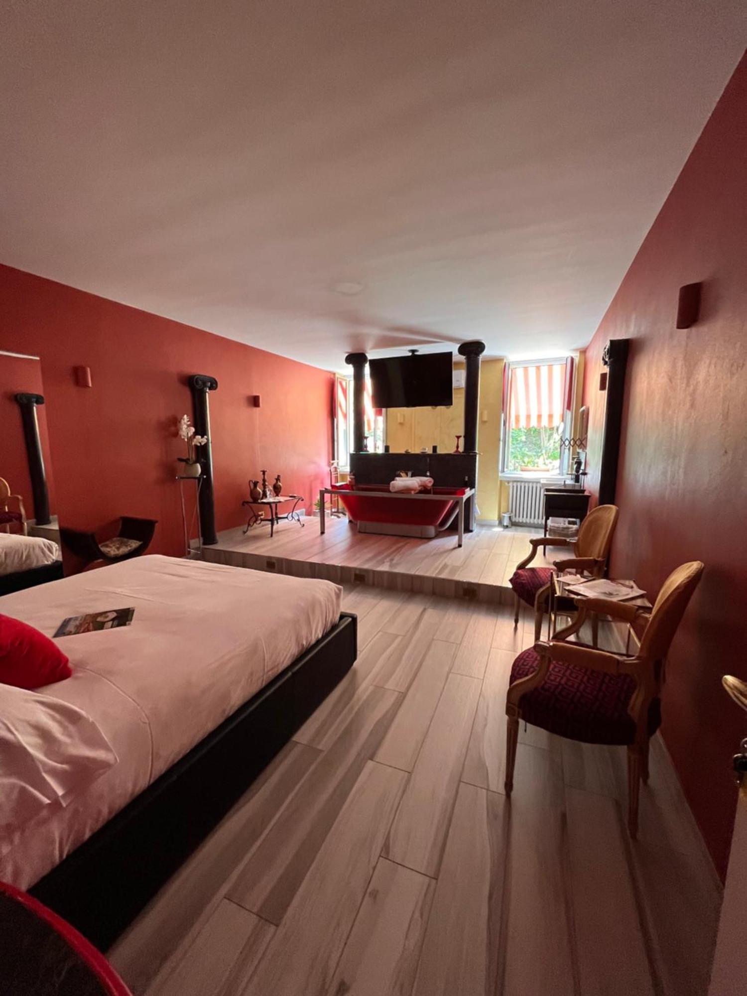 The Queen Tower Bed & Breakfast Desenzano del Garda Luaran gambar