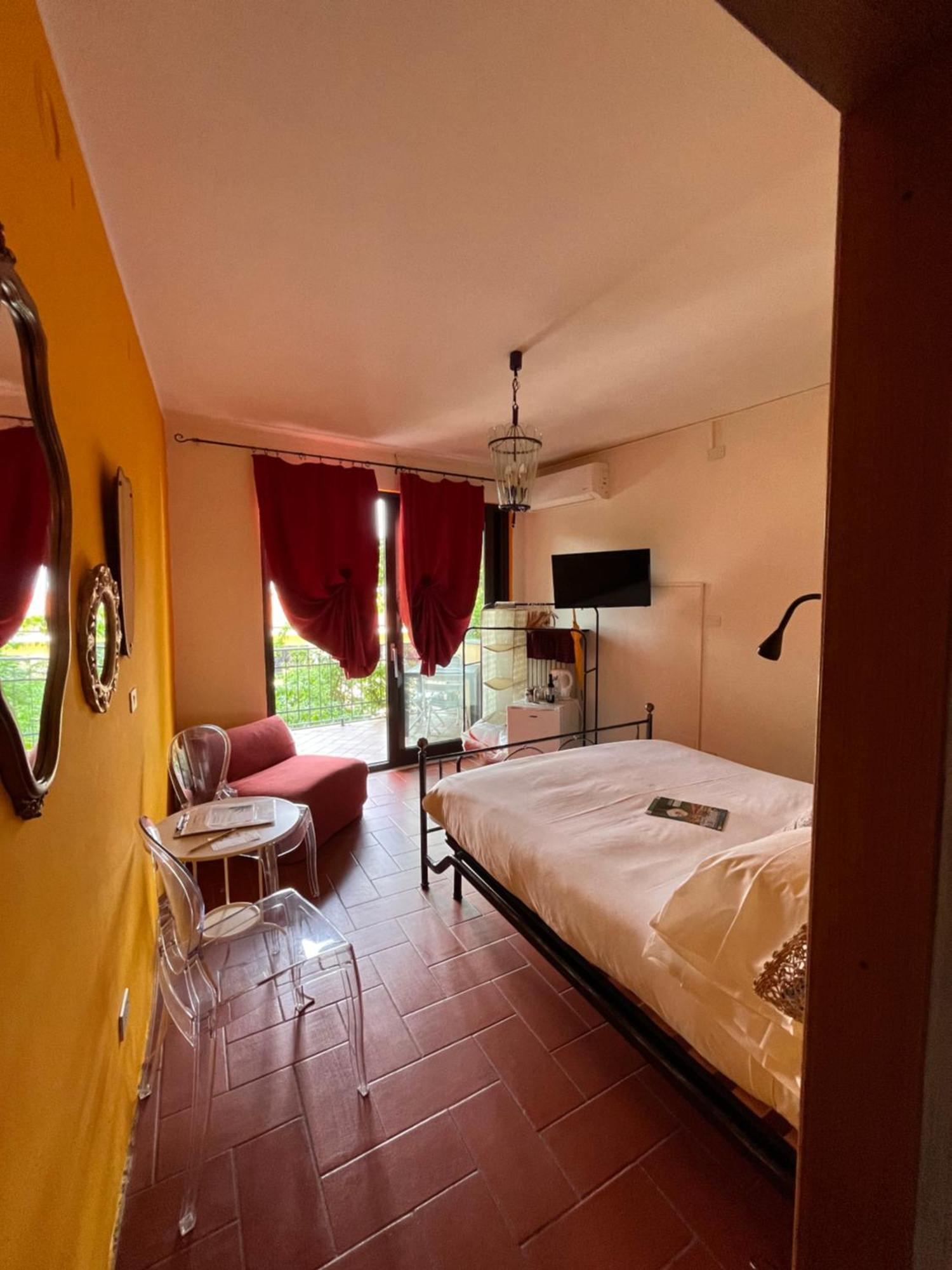 The Queen Tower Bed & Breakfast Desenzano del Garda Luaran gambar