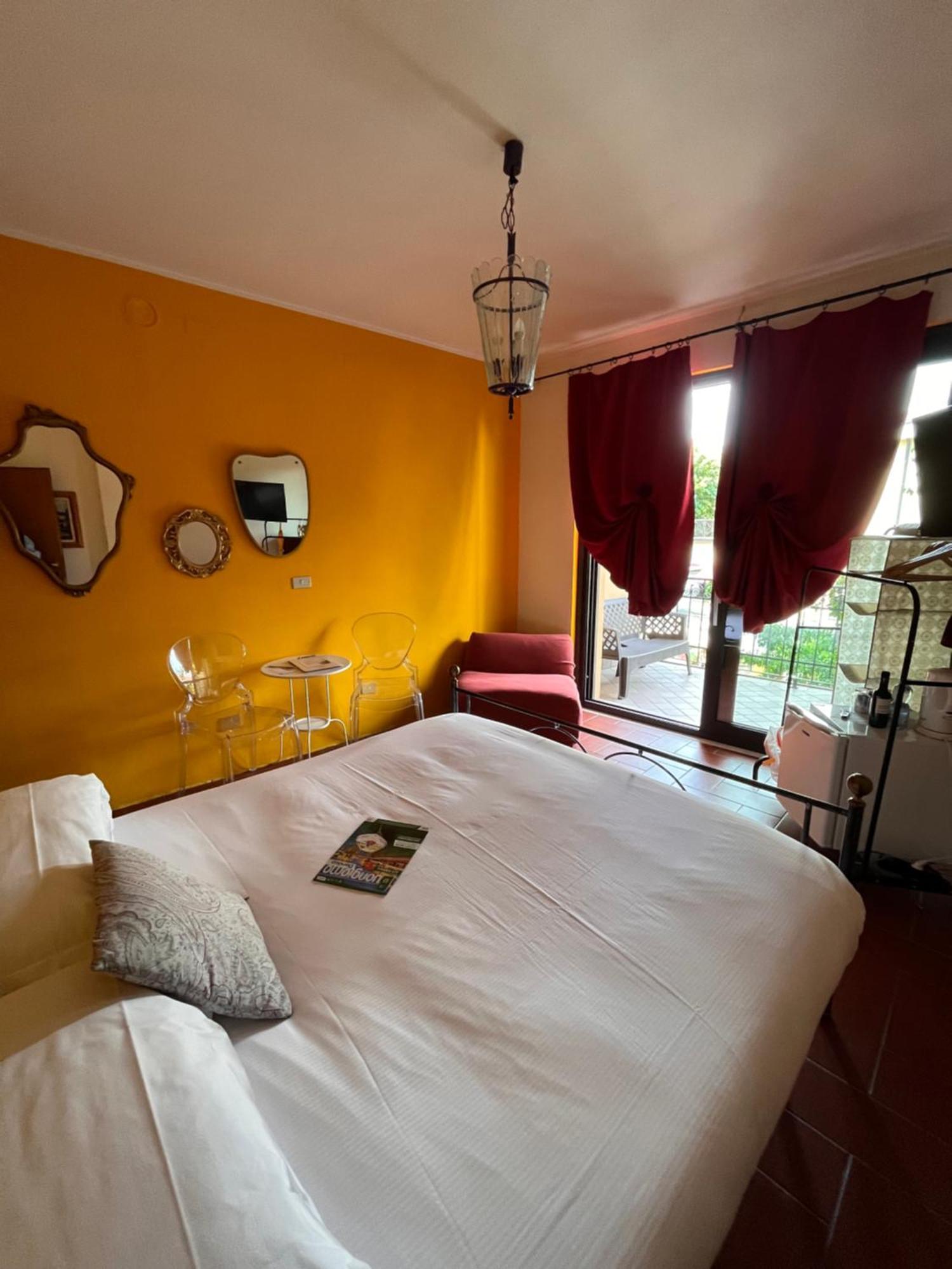 The Queen Tower Bed & Breakfast Desenzano del Garda Luaran gambar