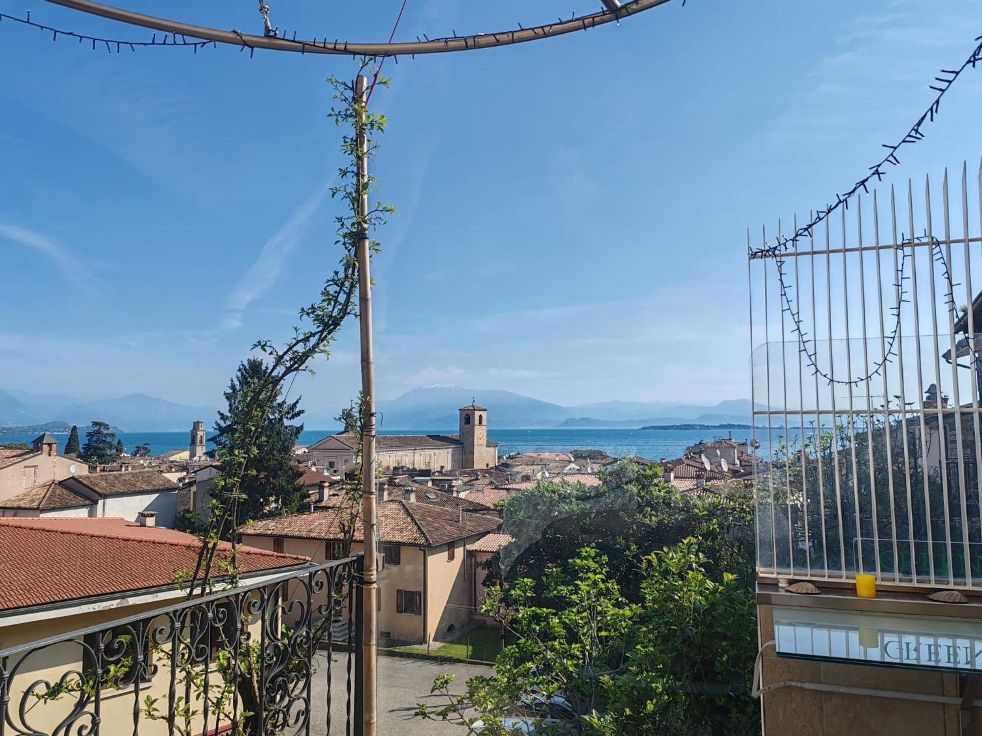 The Queen Tower Bed & Breakfast Desenzano del Garda Luaran gambar