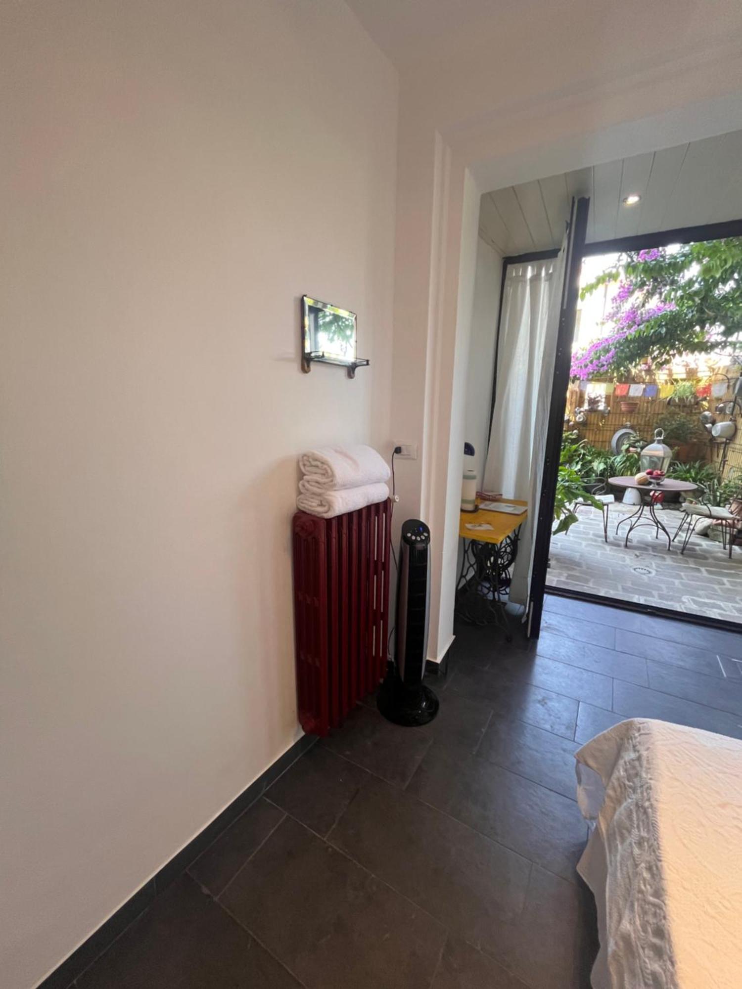 The Queen Tower Bed & Breakfast Desenzano del Garda Luaran gambar